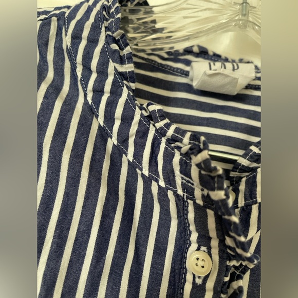 GAP Ruffle Neck Button Down - Picture 3 of 10